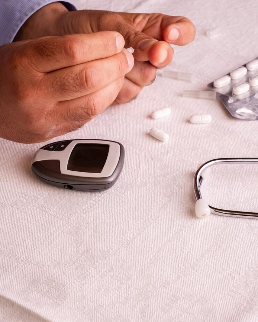 shot-male-hand-collecting-blood-sample-hgt-test-with-tablets-stethoscope-glucometer_665346-168499